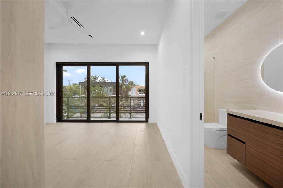 Spacious, unfurnished interior of a new home in , Fort Lauderdale (Image 46).