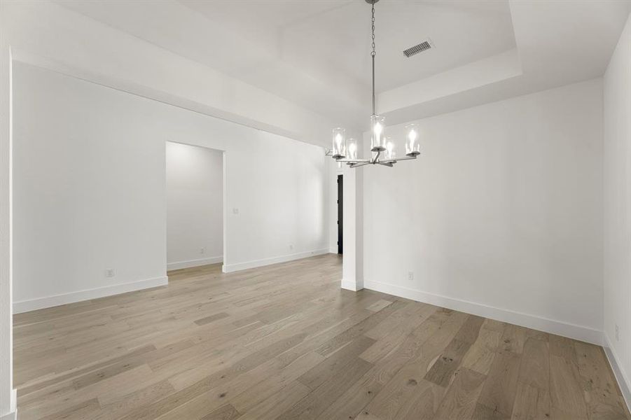 05. 9825 Aiken - Dining (2) 05. 9825 Aiken - Dining (2)