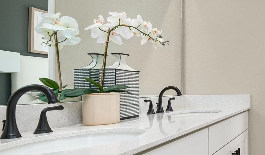 Pewter-K929-Glen Lakes Bathroom