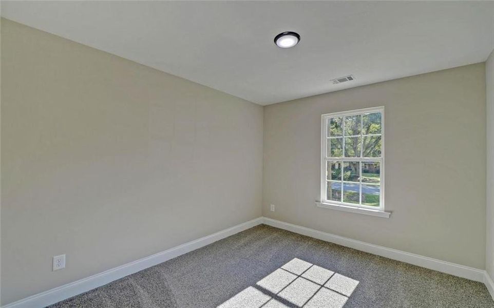 Spacious, unfurnished interior of a new home in , Gainesville (Image 10).