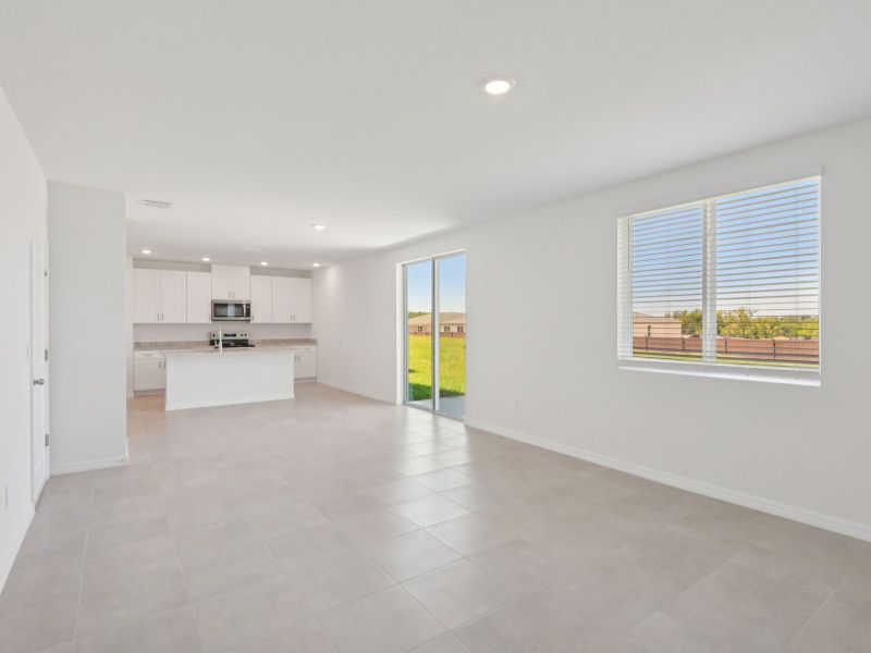 Spacious, unfurnished interior of a new home in Hilltop Vistas, Dade City (Image 13).