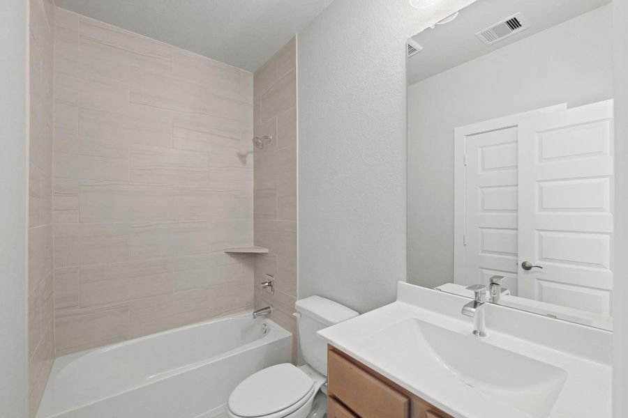 Furnished interior view inside a new home in Briarwood Crossing, Rosenberg (Image 6).