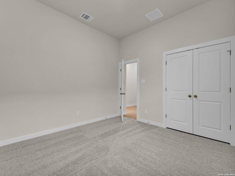 Spacious, unfurnished interior of a new home in Veranda, San Antonio (Image 14).