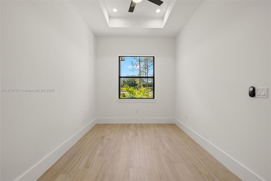 Spacious, unfurnished interior of a new home in , Naples (Image 28).