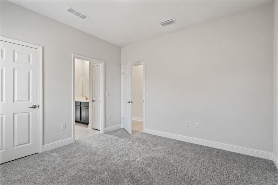 Spacious, unfurnished interior of a new home in Windswept Estates, Freeport (Image 30).