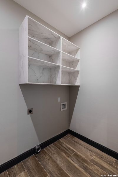 Spacious, unfurnished interior of a new home in , Eagle Pass (Image 27).