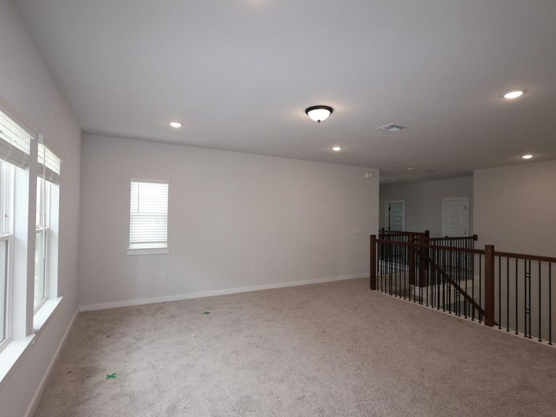 Spacious, unfurnished interior of a new home in Edgewood, Leander (Image 23).