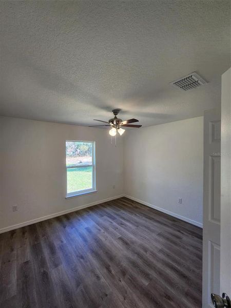 Spacious, unfurnished interior of a new home in , Dunnellon (Image 11).