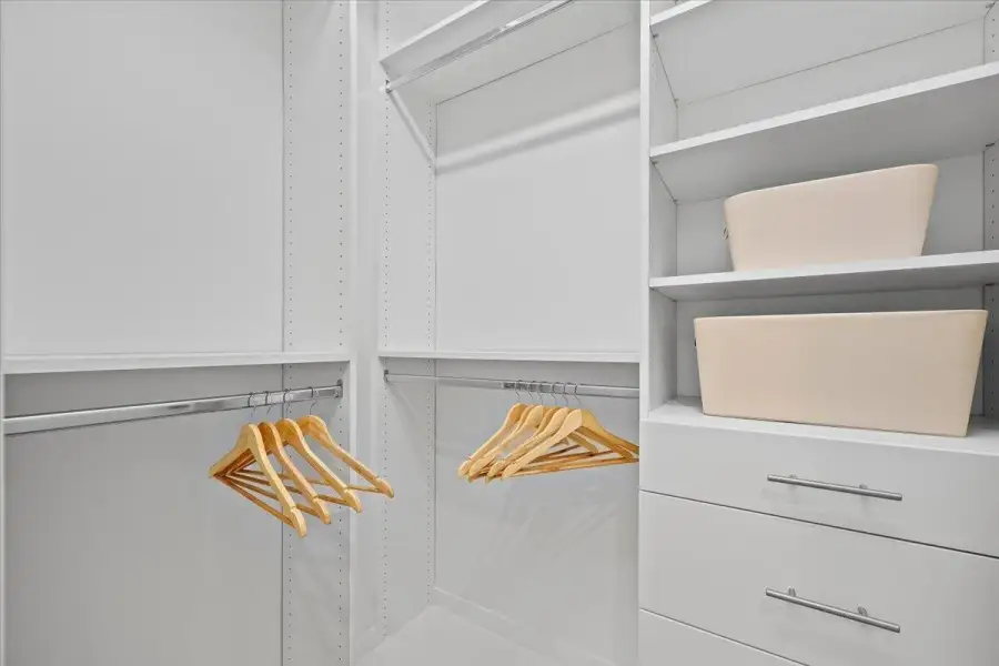 Custom Closet 2 in Primary