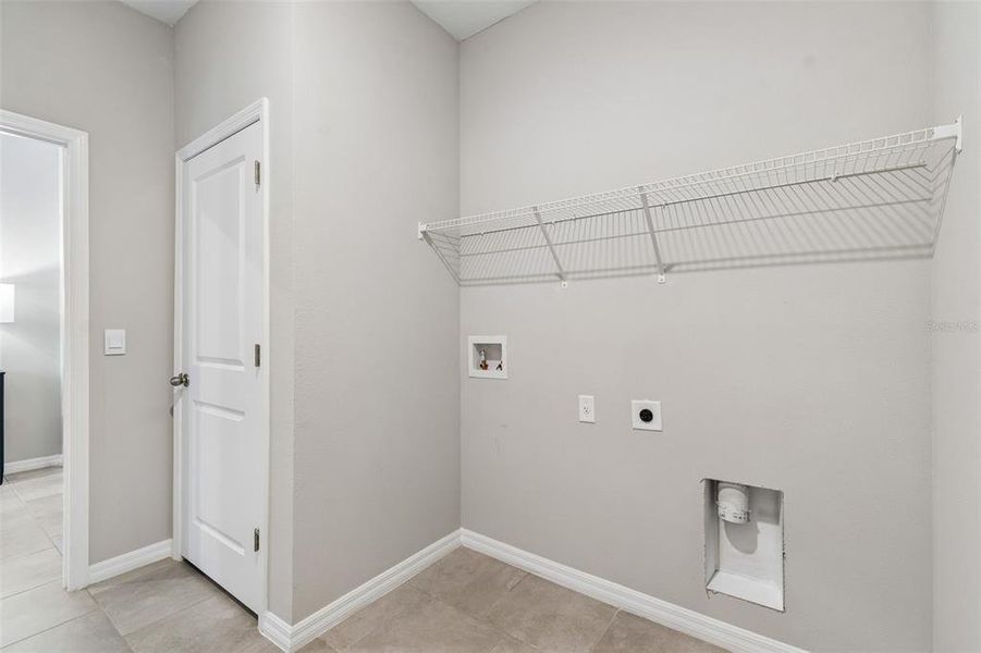 Spacious, unfurnished interior of a new home in Deerbrook, Land O' Lakes (Image 22).