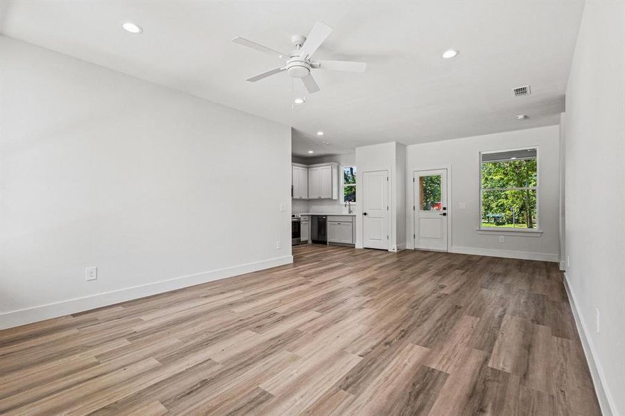 Spacious, unfurnished interior of a new home in , Denison (Image 19).
