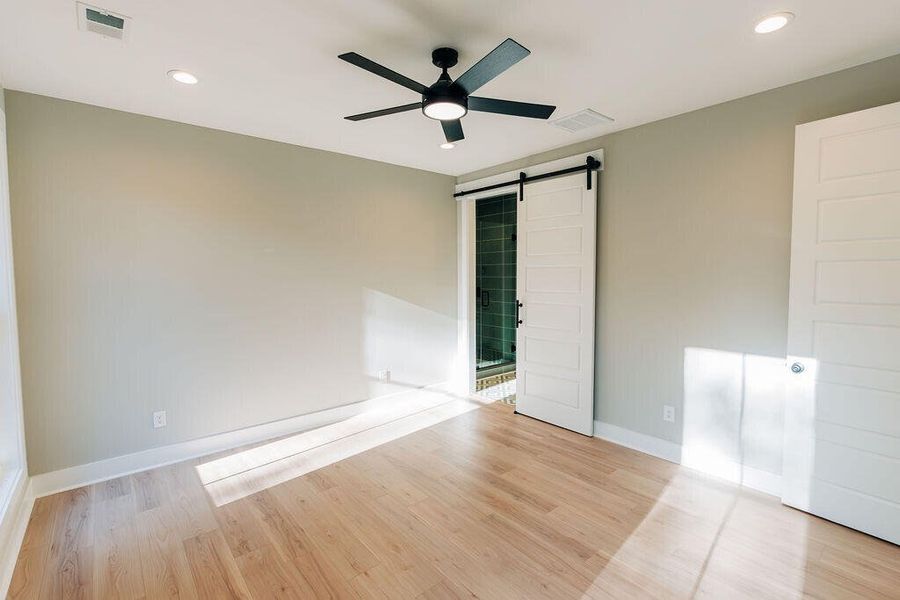 Spacious, unfurnished interior of a new home in , Walterboro (Image 24).