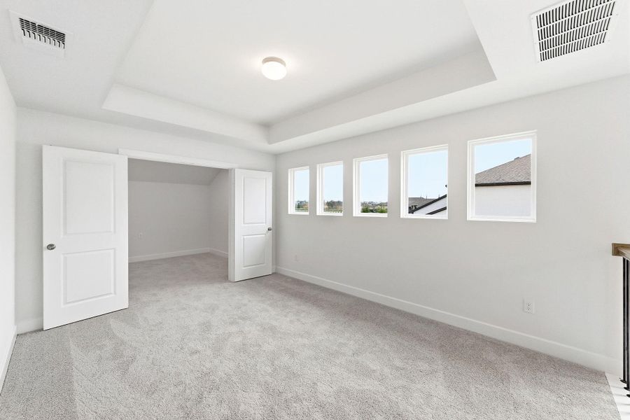 Spacious, unfurnished interior of a new home in The Colony, Bastrop (Image 31).