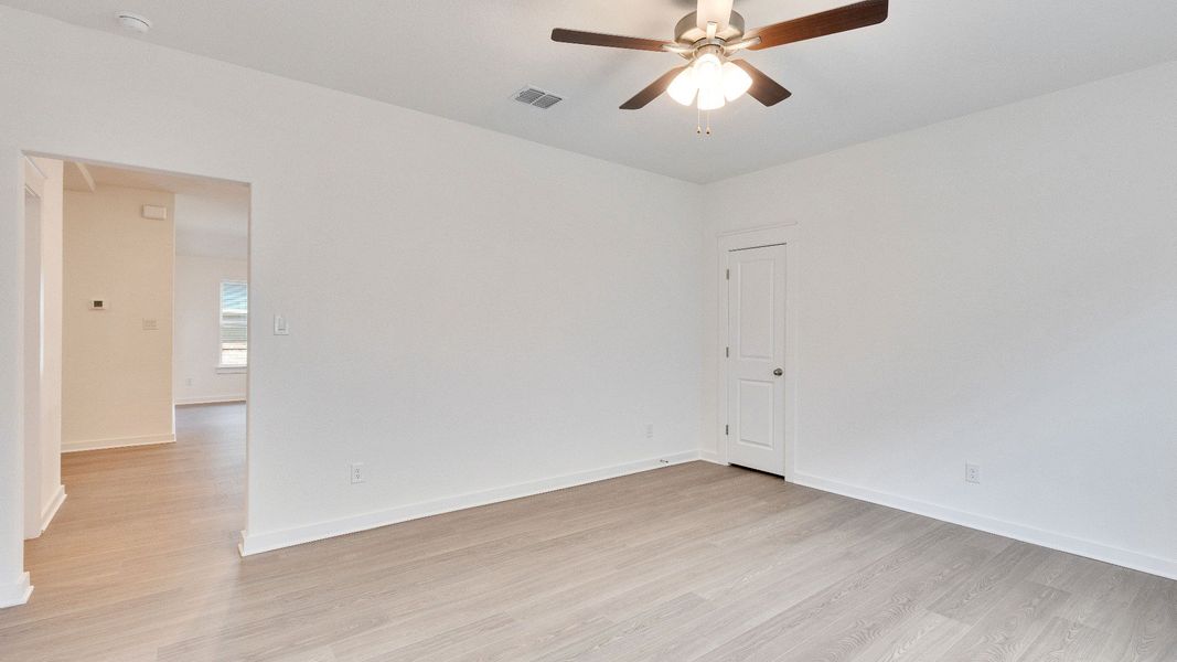 Furnished interior view inside a new home in Creeks Crossing, Elgin (Image 7).