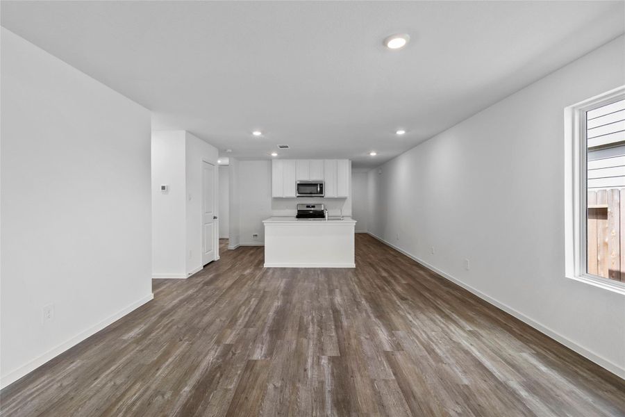 Spacious, unfurnished interior of a new home in The Canopies, Splendora (Image 15).