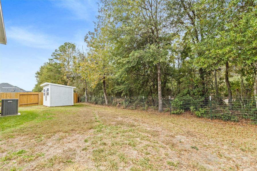 Exterior details and patio area of a home in Marie Village, Conroe (Image 5).
