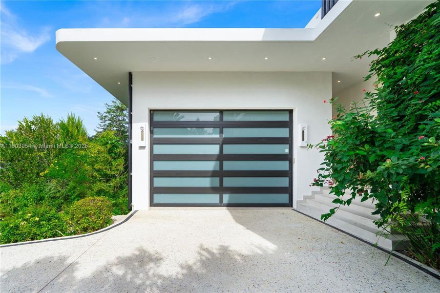 Exterior details and patio area of a home in , Miami Beach (Image 45).