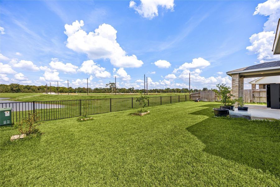 Exterior details and patio area of a home in , Rosenberg (Image 3).