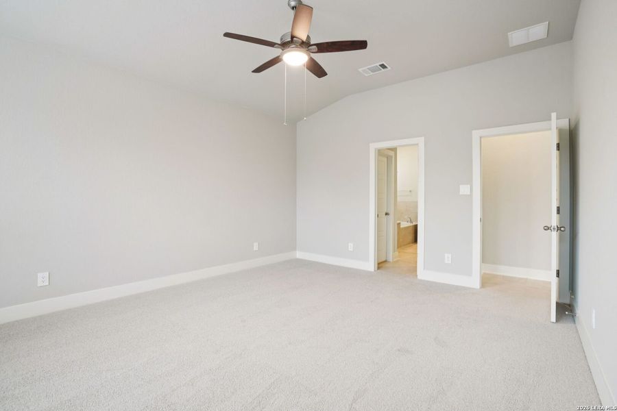 Spacious, unfurnished interior of a new home in Estancia Ranch - Classic Series, San Antonio (Image 34).