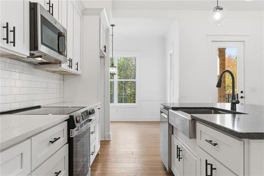 Furnished interior view inside a new home in , Jasper (Image 6).
