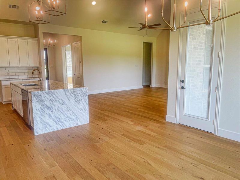 Spacious, unfurnished interior of a new home in Tuscan Estates, Waxahachie (Image 13).