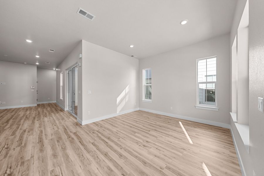 Spacious, unfurnished interior of a new home in Trumark Homes at Sterling Ranch, Littleton (Image 13).