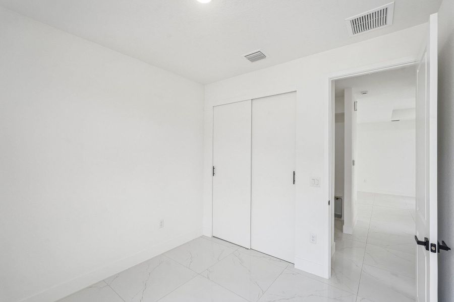 22-web-or-mls-W Broad Cir-S2404-022