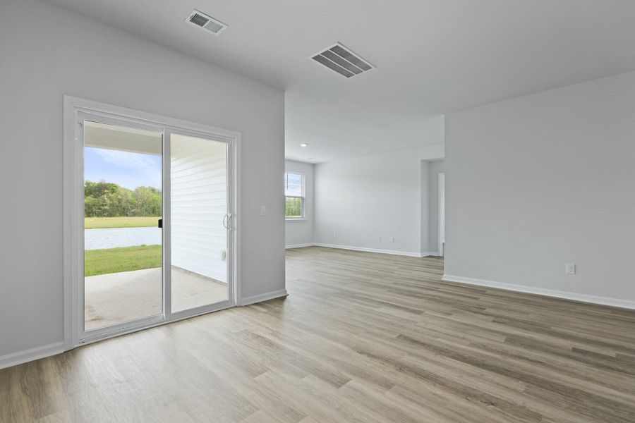 Spacious, unfurnished interior of a new home in Sheep Island, Summerville (Image 14).
