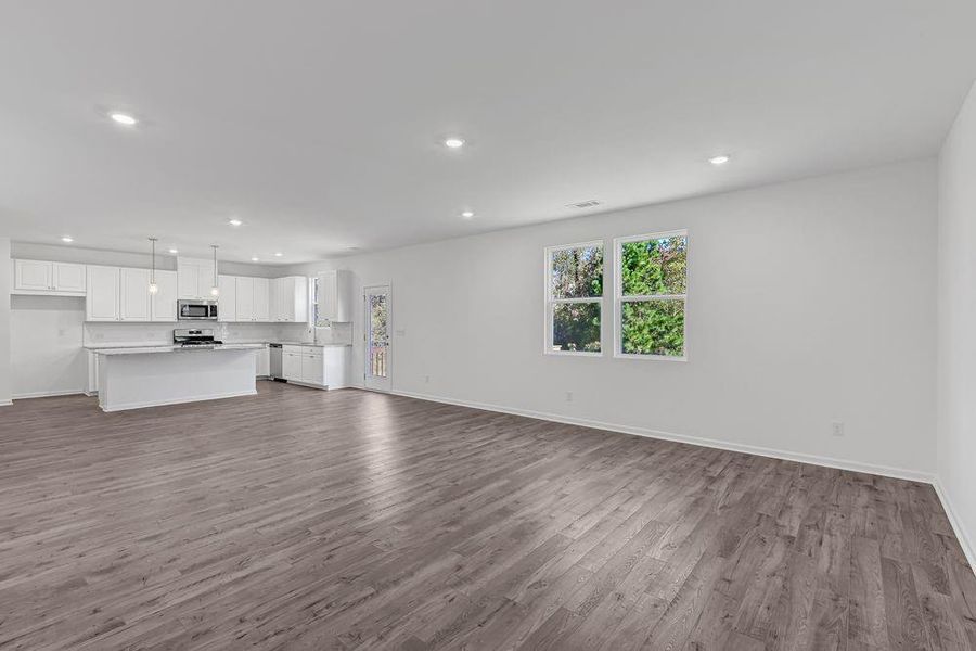 Spacious, unfurnished interior of a new home in Falls Creek, Flowery Branch (Image 18).