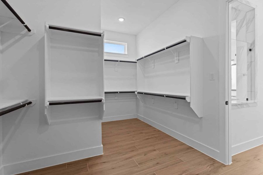 Spacious, unfurnished interior of a new home in Fulshear Lakes, Fulshear (Image 22). Spacious, unfurnished interior of a new home in Fulshear Lakes, Fulshear (Image 22).