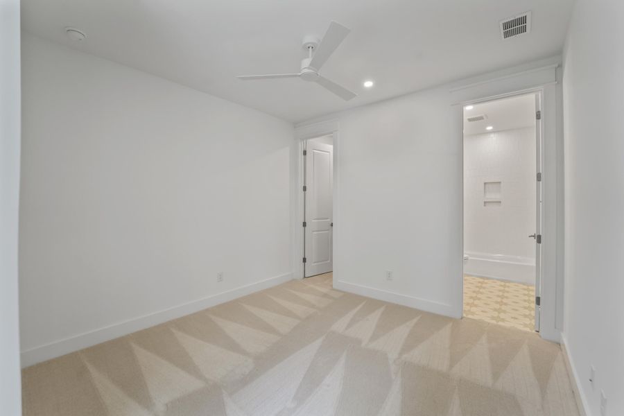 Spacious, unfurnished interior of a new home in , Hollywood (Image 25).