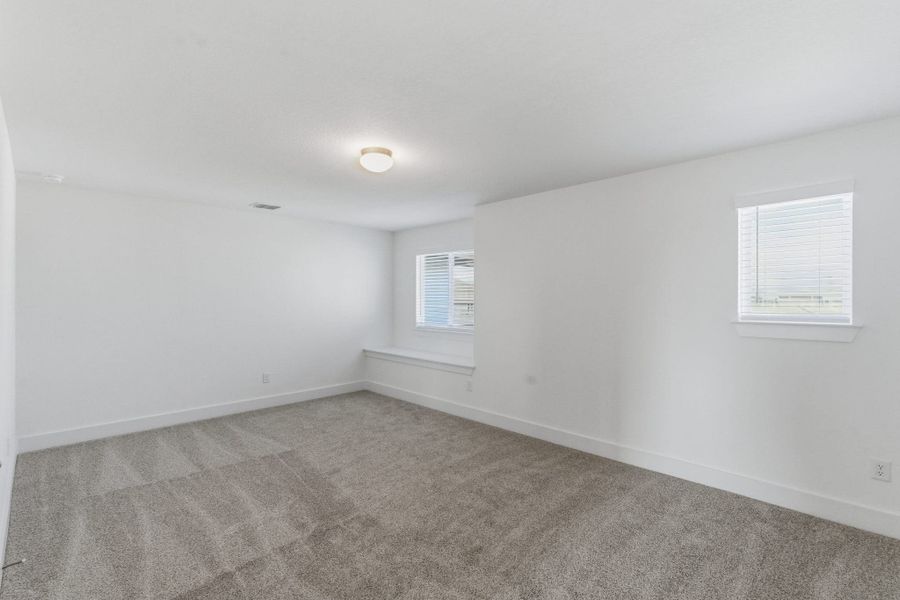 Spacious, unfurnished interior of a new home in Buffalo Crossing, Cibolo (Image 35).