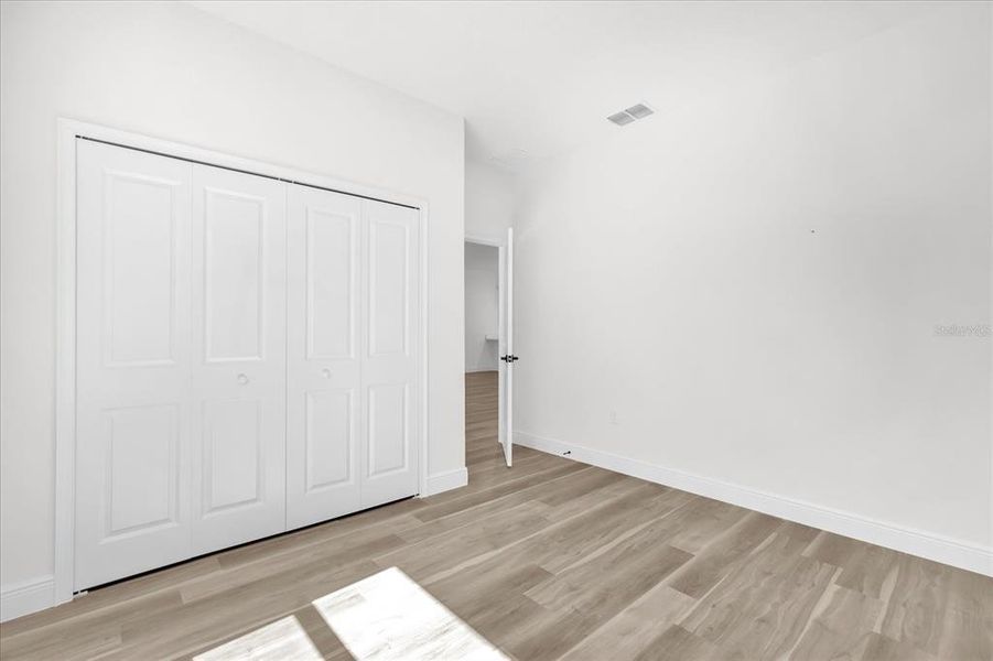 Spacious, unfurnished interior of a new home in , Citrus Springs (Image 16).