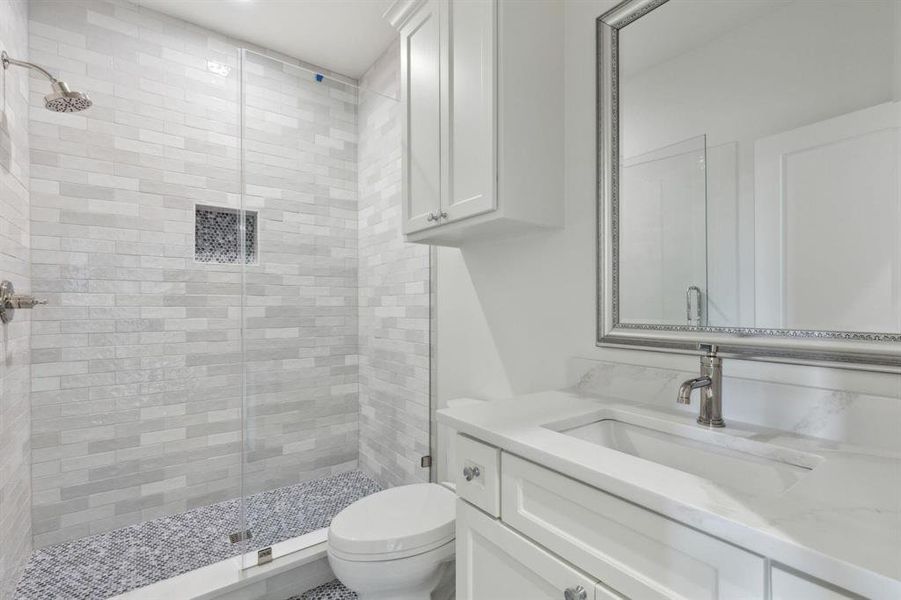 Furnished interior view inside a new home in , Dallas (Image 34).