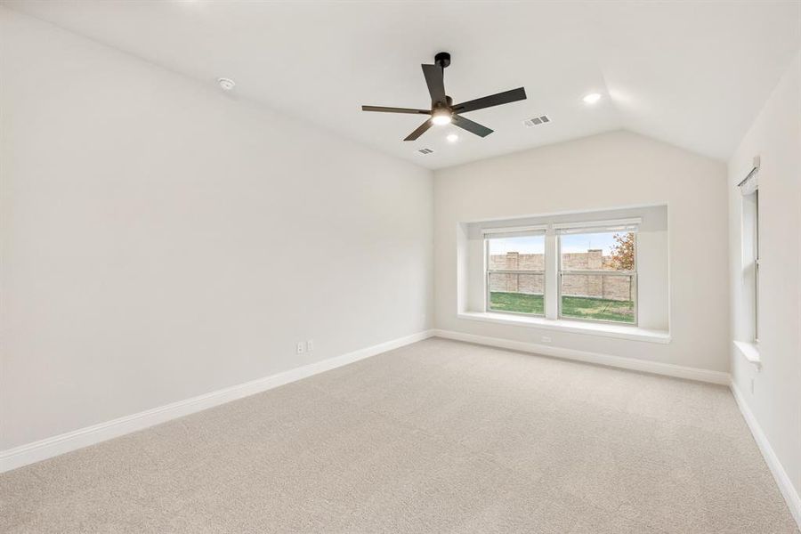 Spacious, unfurnished interior of a new home in Villages of Hurricane Creek, Anna (Image 25).