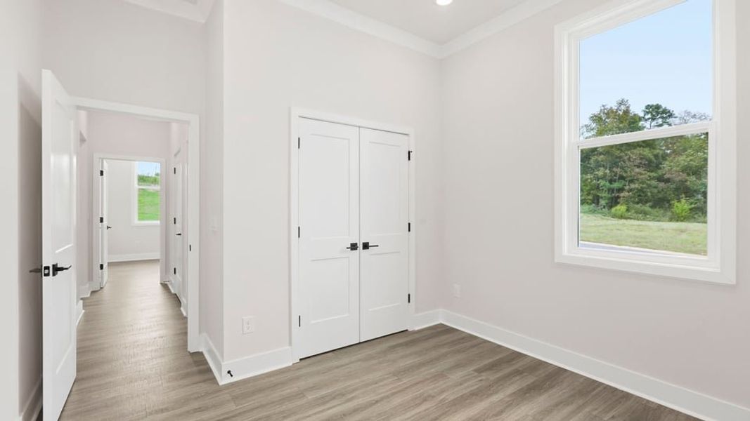 Spacious, unfurnished interior of a new home in Sycamore Cove, Woodruff (Image 32).