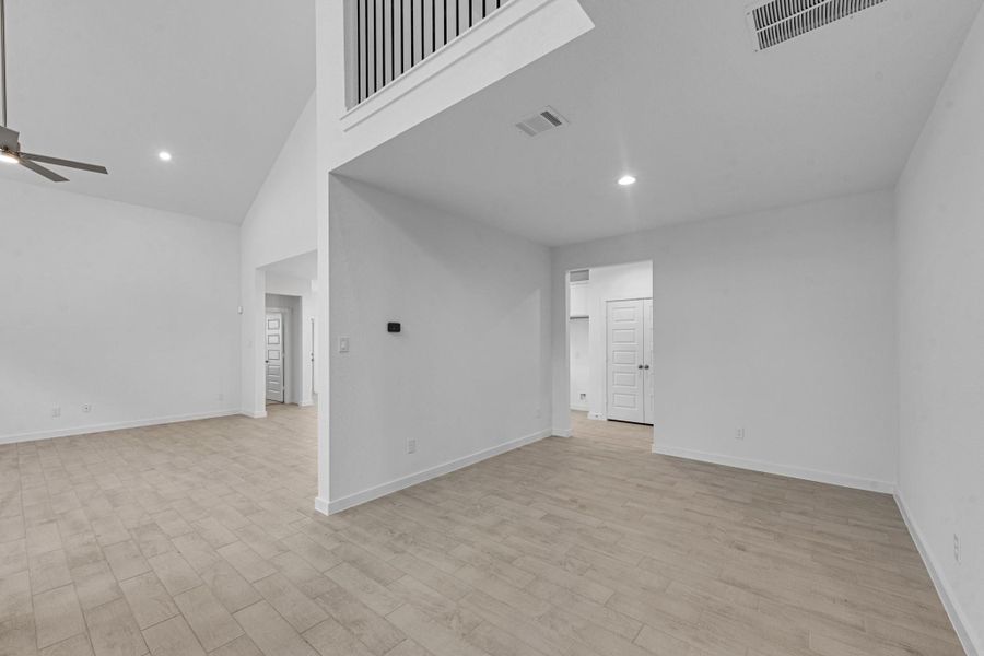 Spacious, unfurnished interior of a new home in Grand Mason Crossing, Park Row (Image 14).