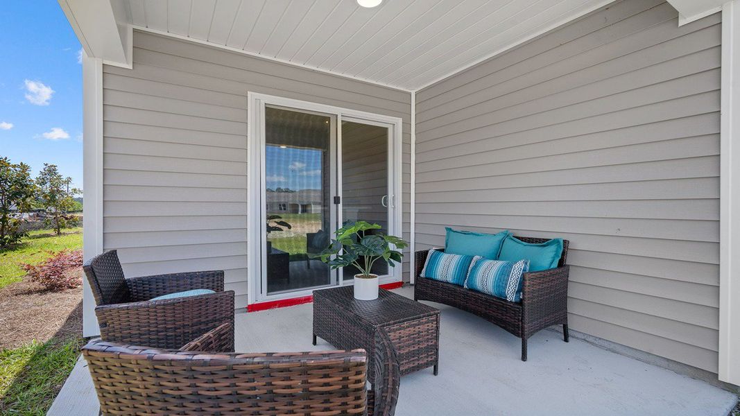 Exterior details and patio area of a home in Rice Hope, Port Wentworth (Image 2).