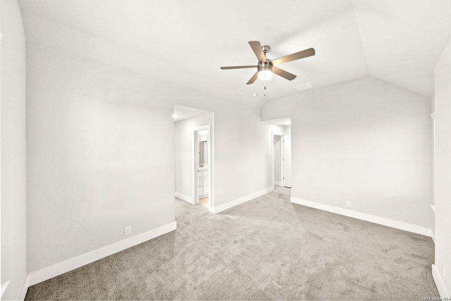 Spacious, unfurnished interior of a new home in Ventana, Bulverde (Image 22).