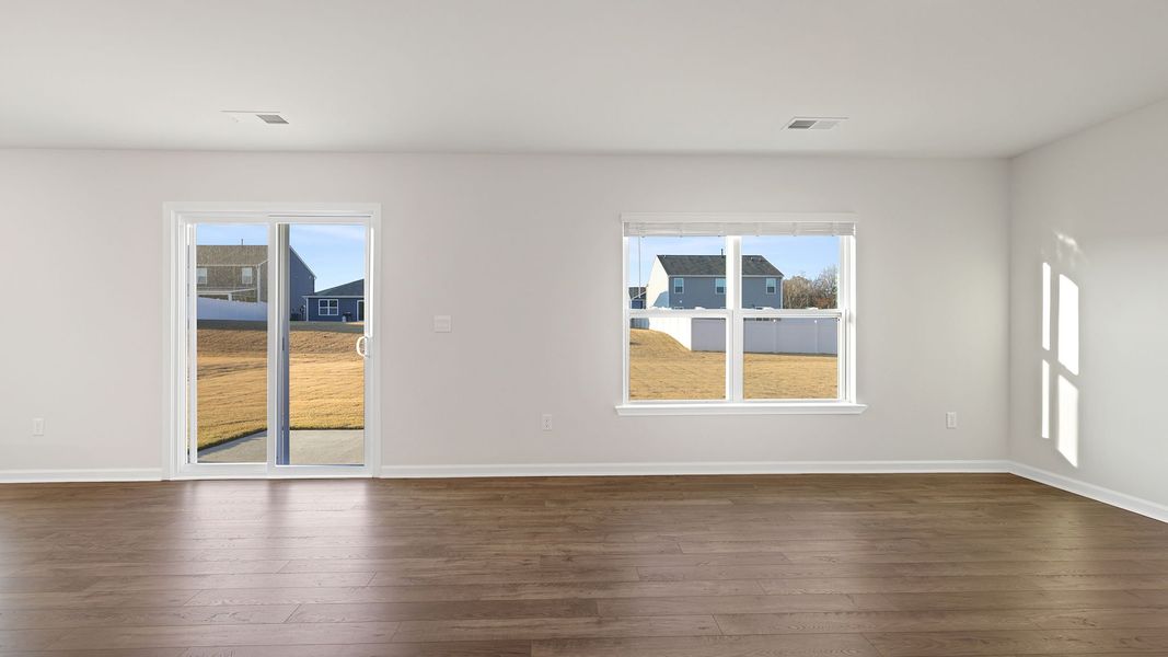 Spacious, unfurnished interior of a new home in Cedar Gap, Fountain Inn (Image 18).