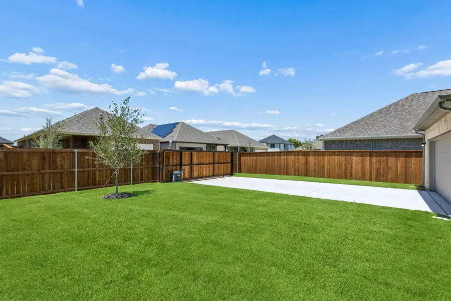 Exterior details and patio area of a home in Dove Hollow, Waxahachie (Image 3).