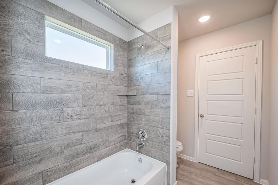 Furnished interior view inside a new home in River Ranch, Dayton (Image 9).