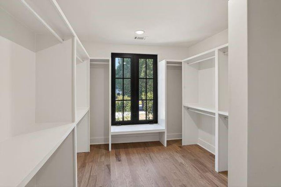 Spacious, unfurnished interior of a new home in , Roswell (Image 57).