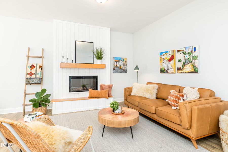 2-web-or-mls-544-Barrington-Row-2