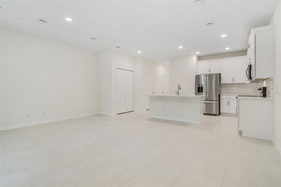 Spacious, unfurnished interior of a new home in Towns at Greenleaf, Oviedo (Image 22).