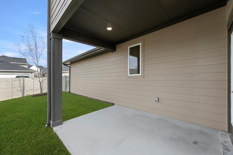 25. 3136 Lenton - Patio