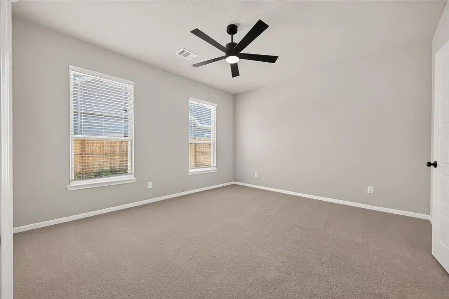 Spacious, unfurnished interior of a new home in , Angleton (Image 30).