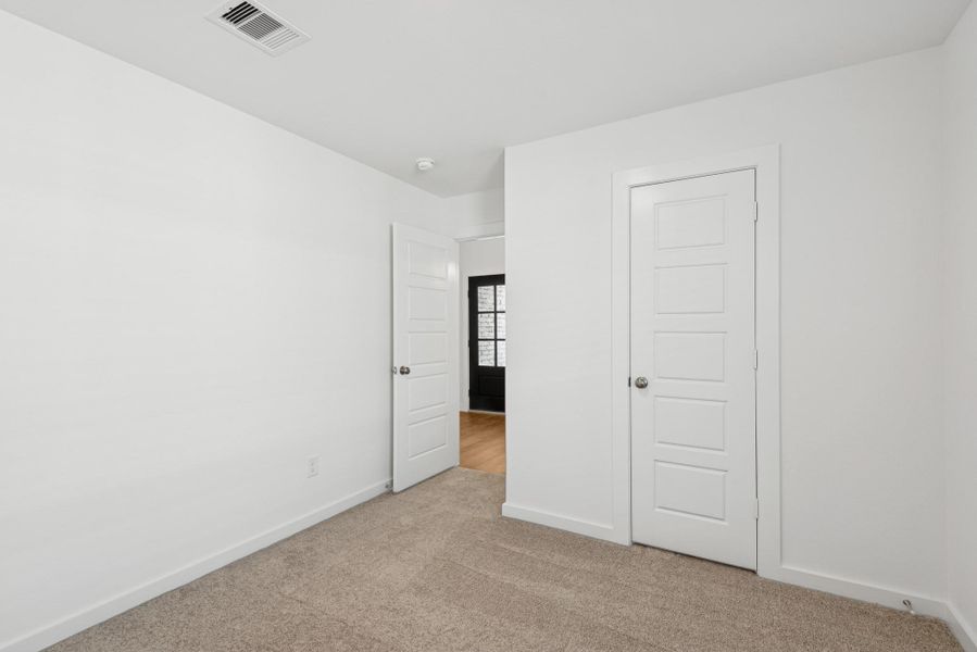 Spacious, unfurnished interior of a new home in Ambrose, La Marque (Image 30).