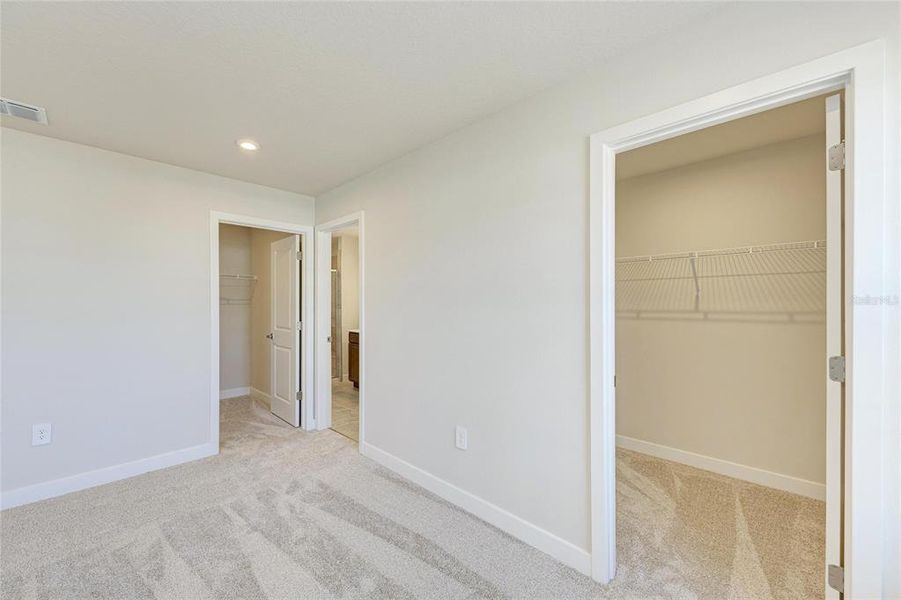 Spacious, unfurnished interior of a new home in , Bradenton (Image 35).