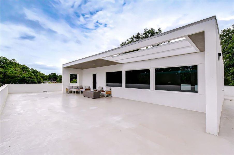 Exterior details and patio area of a home in , Tampa (Image 21).